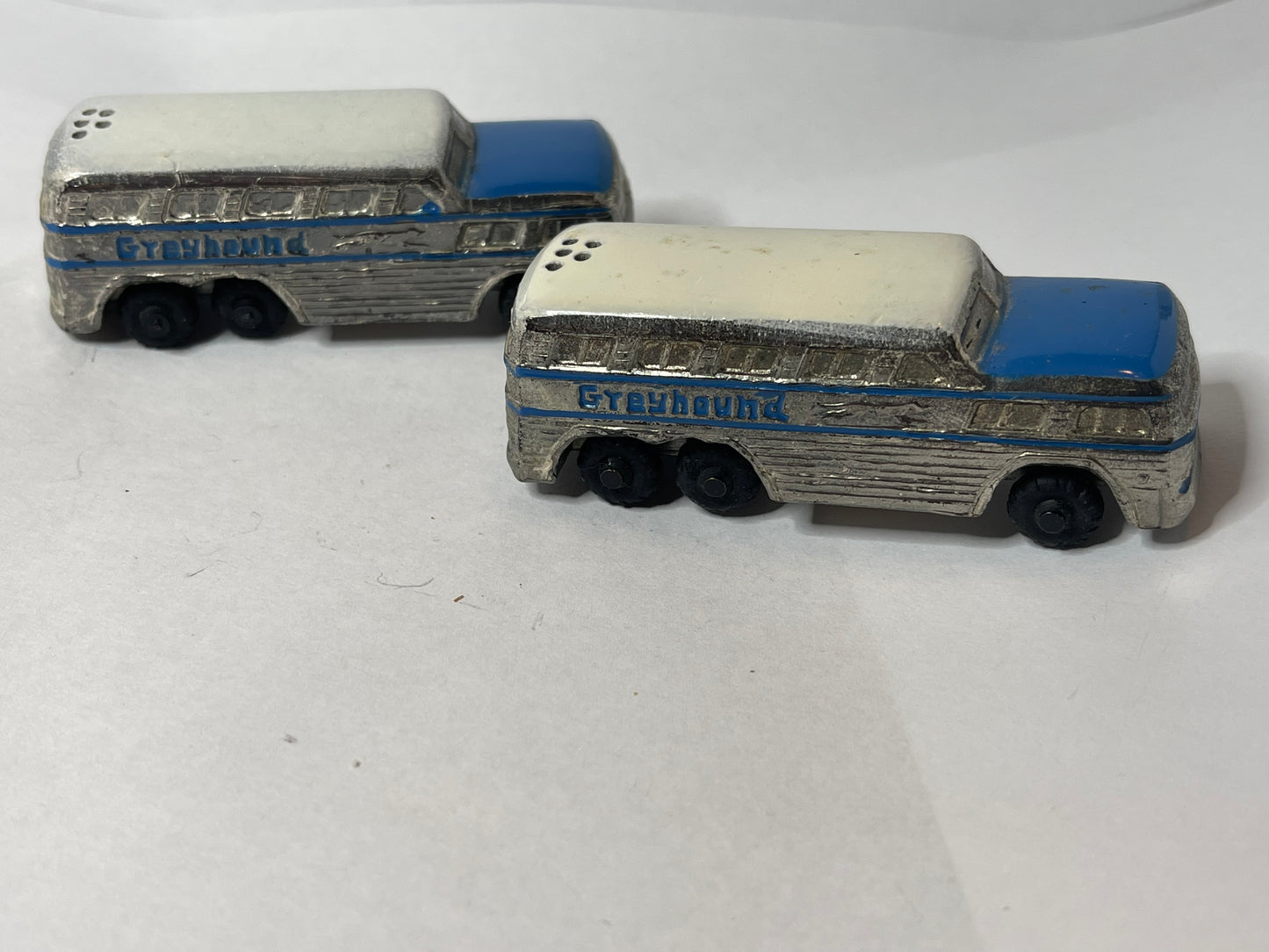 Greyhound bus salt and pepper shakers