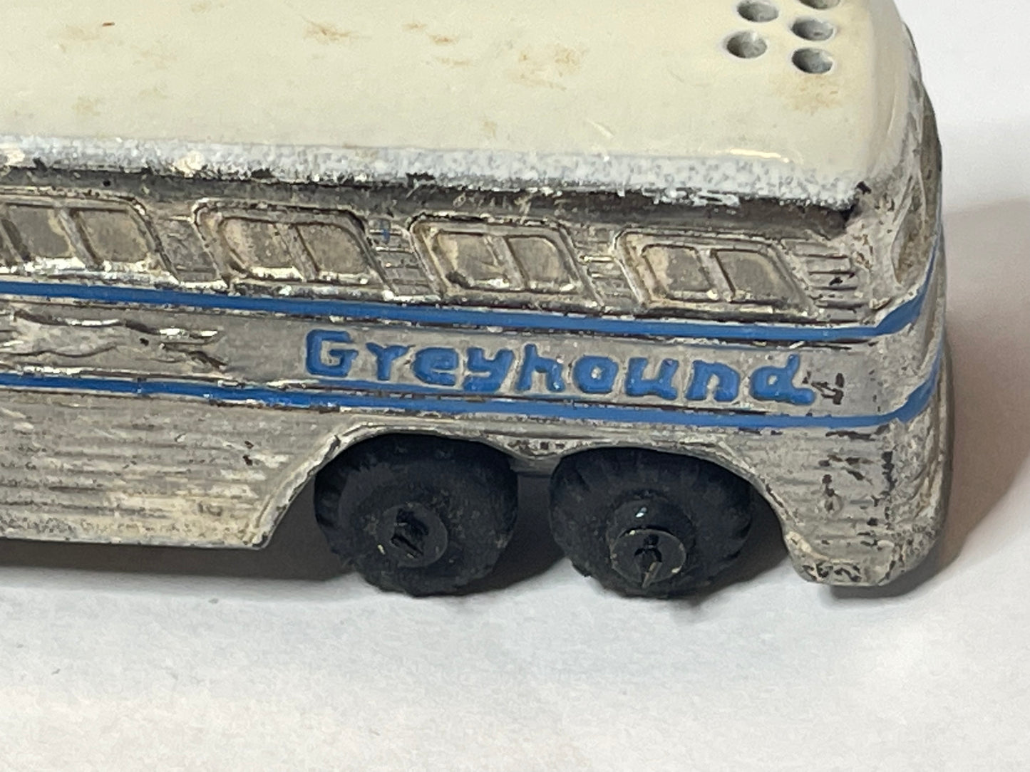 Greyhound bus salt and pepper shakers