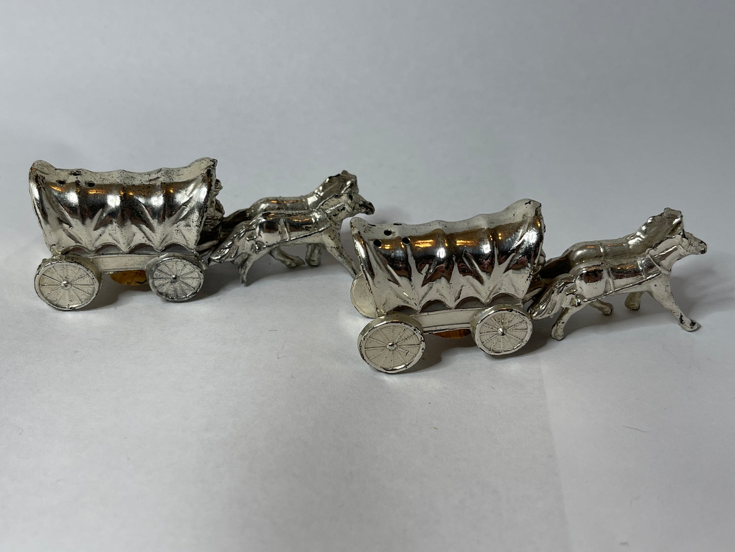Horse drawn covered wagon salt and pepper shakers