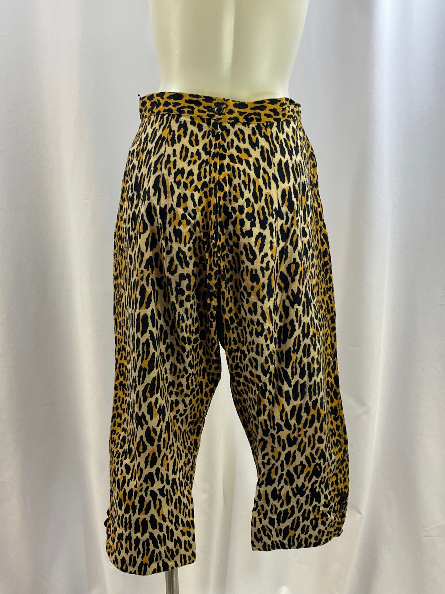 Kermess Leopard Capri Pants