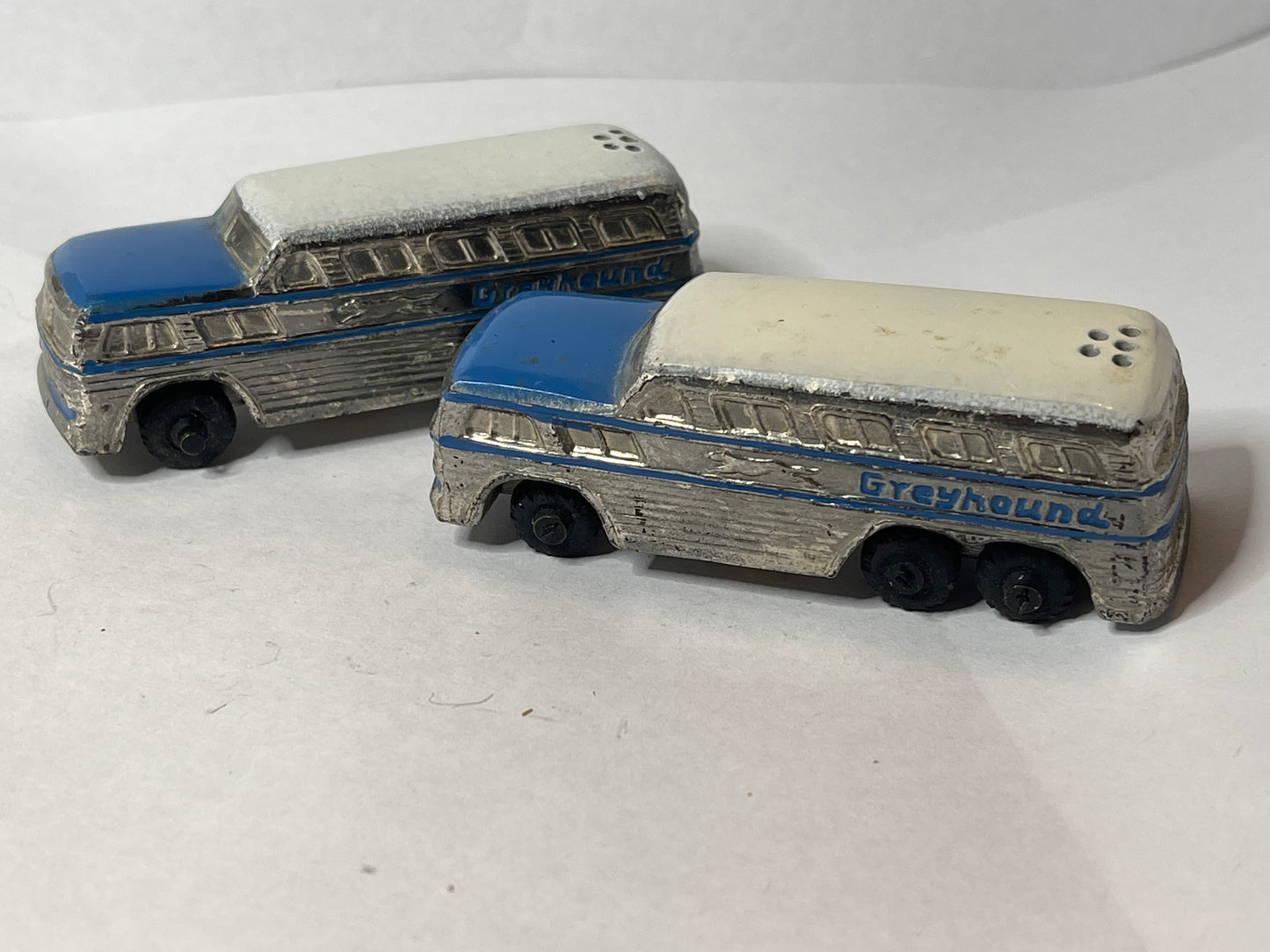 Greyhound bus salt and pepper shakers