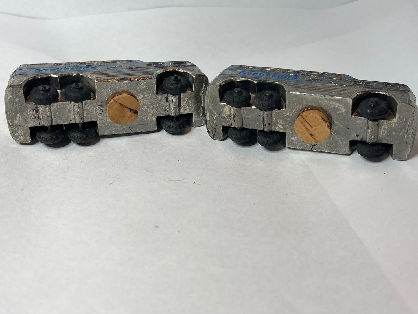 Greyhound bus salt and pepper shakers