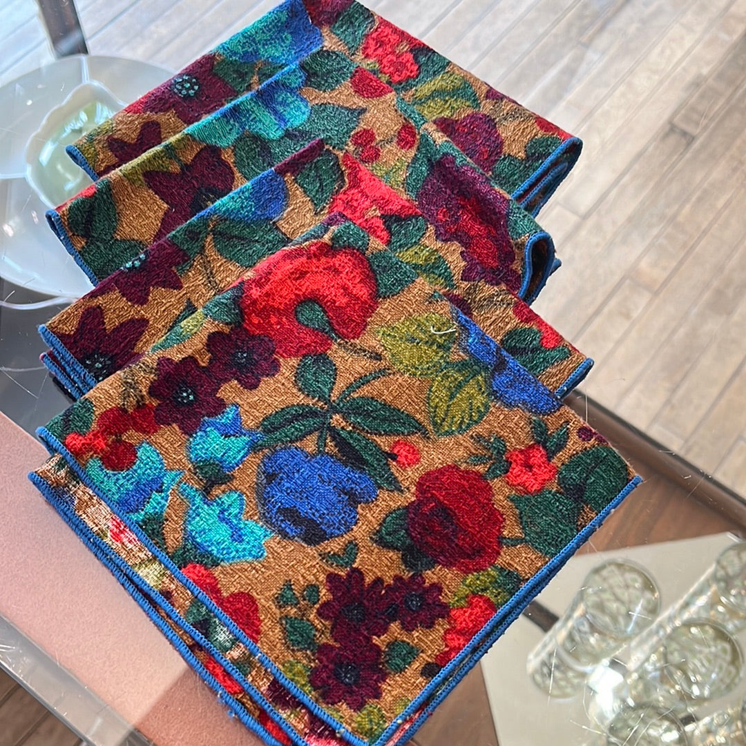 Set of 4 snack size napkins
