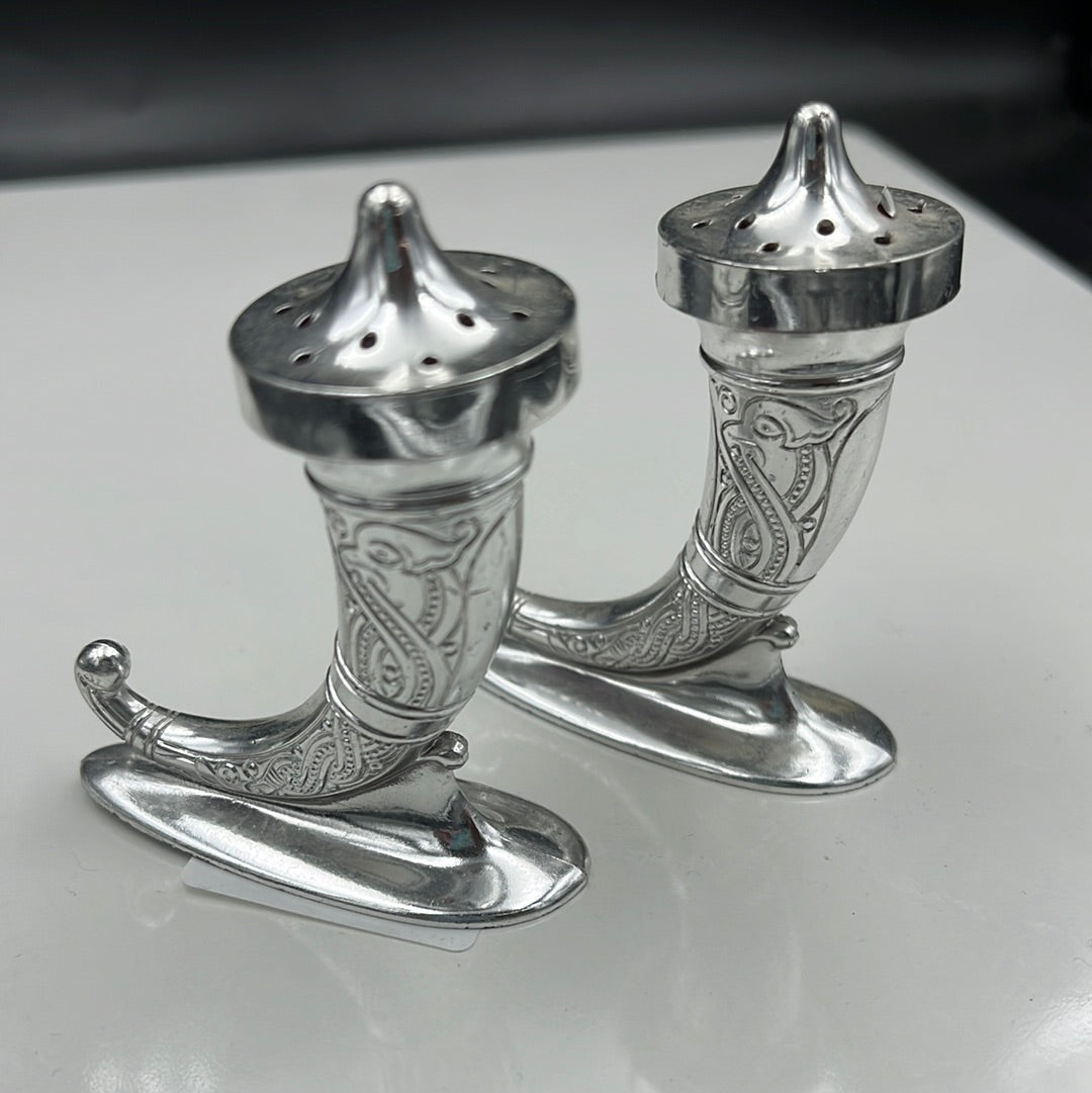Horn salt and pepper shaker