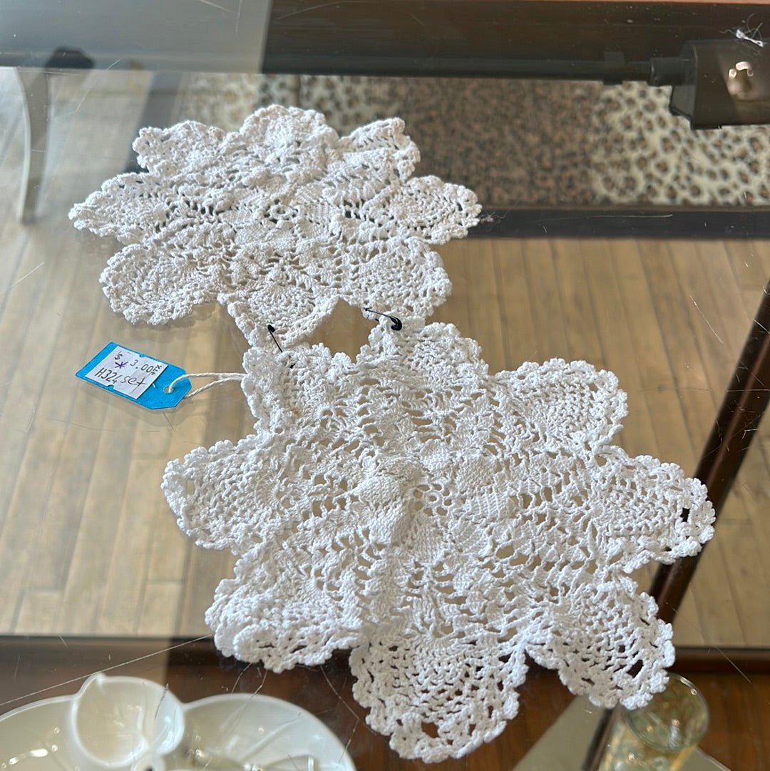 2-Pc Flower Shaped Doily Set
