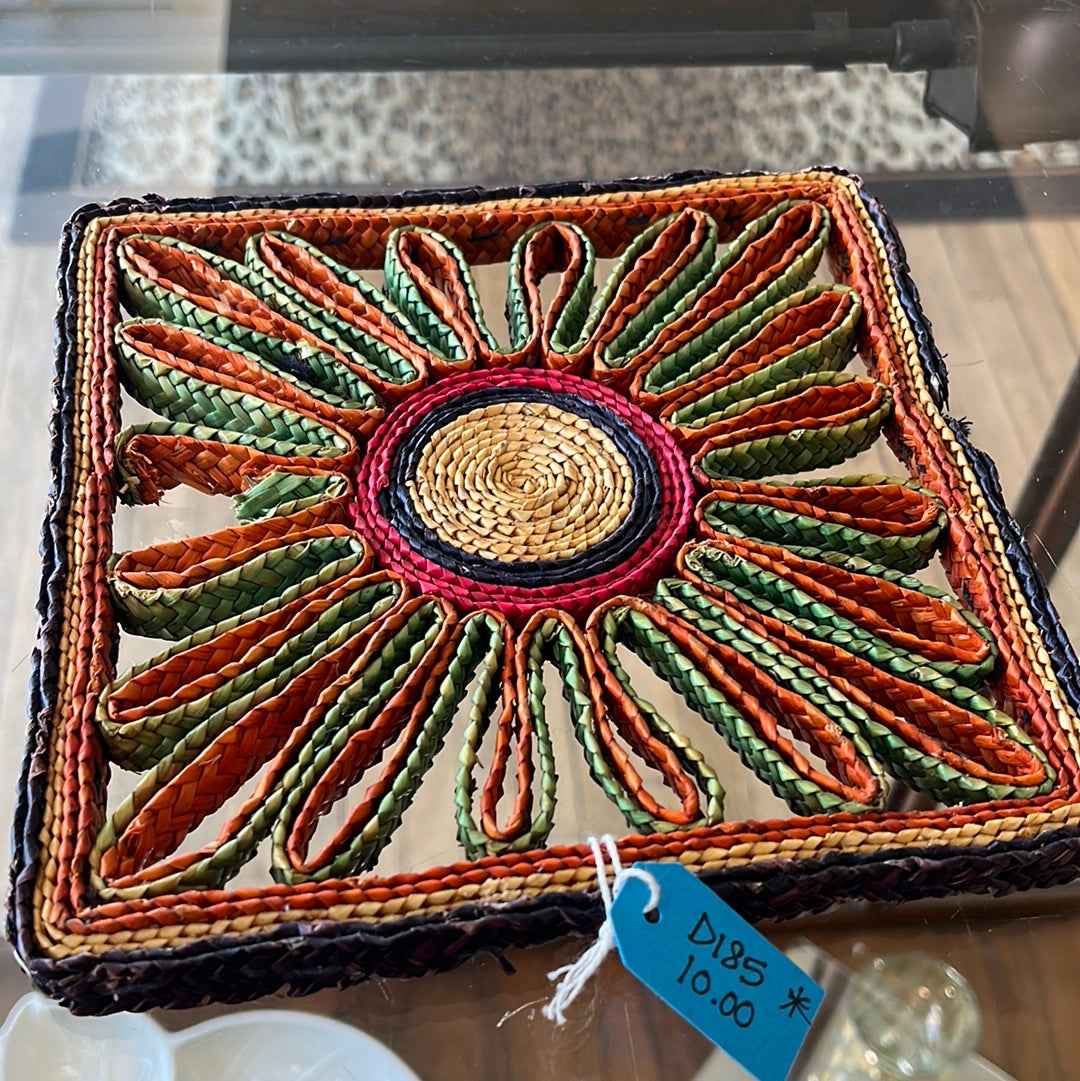 Wicker trivet