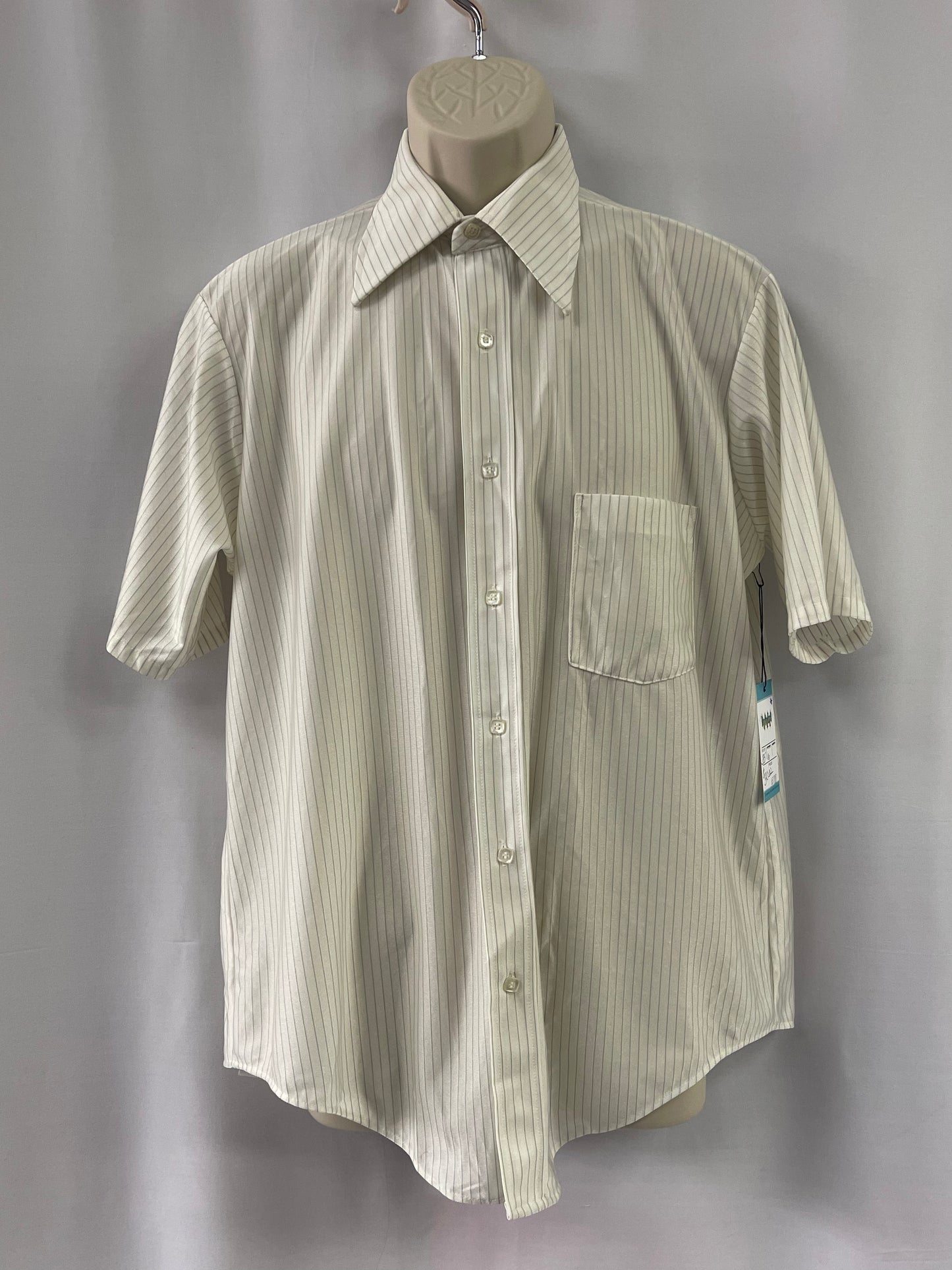 Men’s White Van Heusen Button Up Shirt