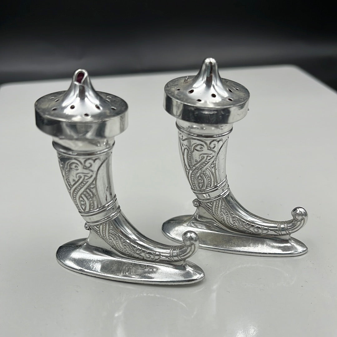Horn salt and pepper shaker