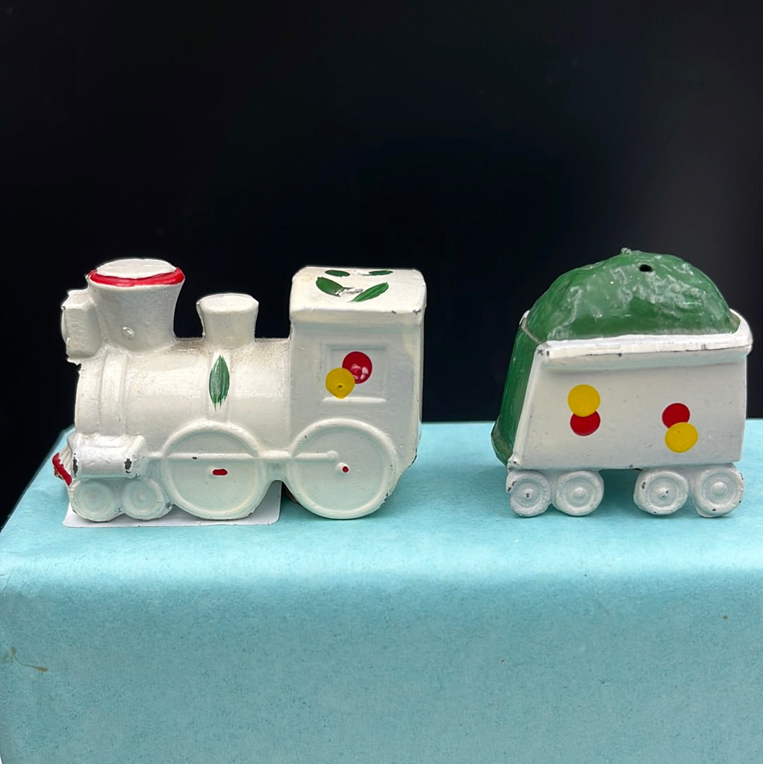 White train salt and pepper shakers