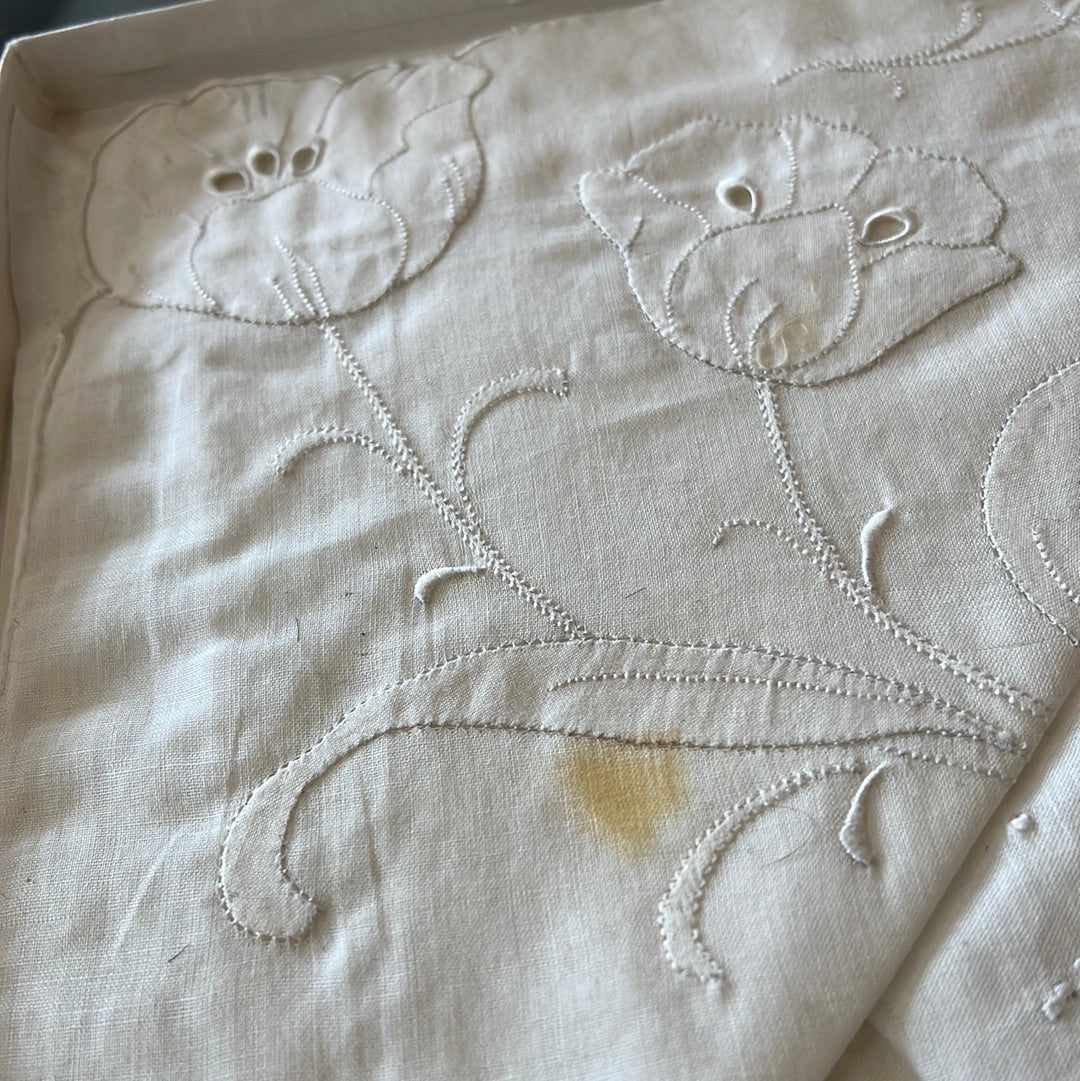 Embroidered Handkerchief gift set