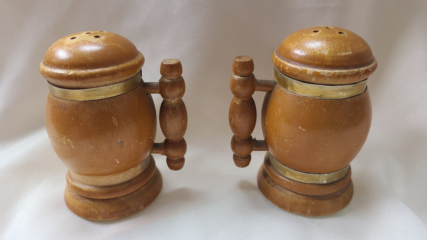 Retro Wooden Stein Salt And Pepper Shaker Set
