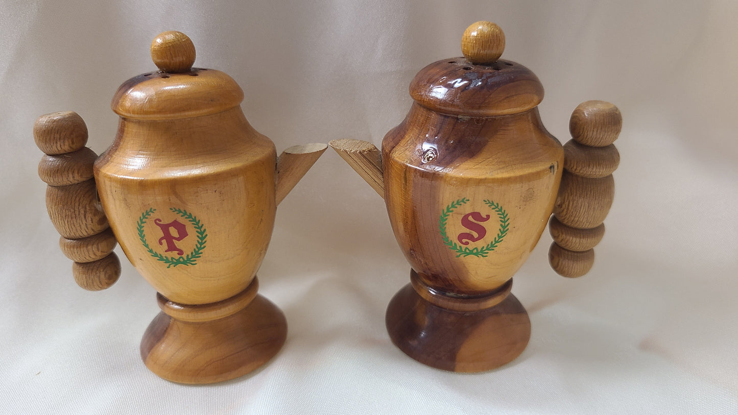 Vintage Wooden Chicago Teapot Salt and Pepper Shaker Set