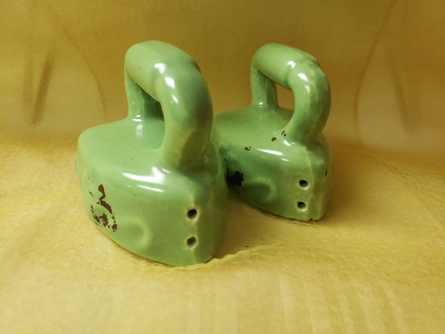 Ceramic Iron Shaker Set