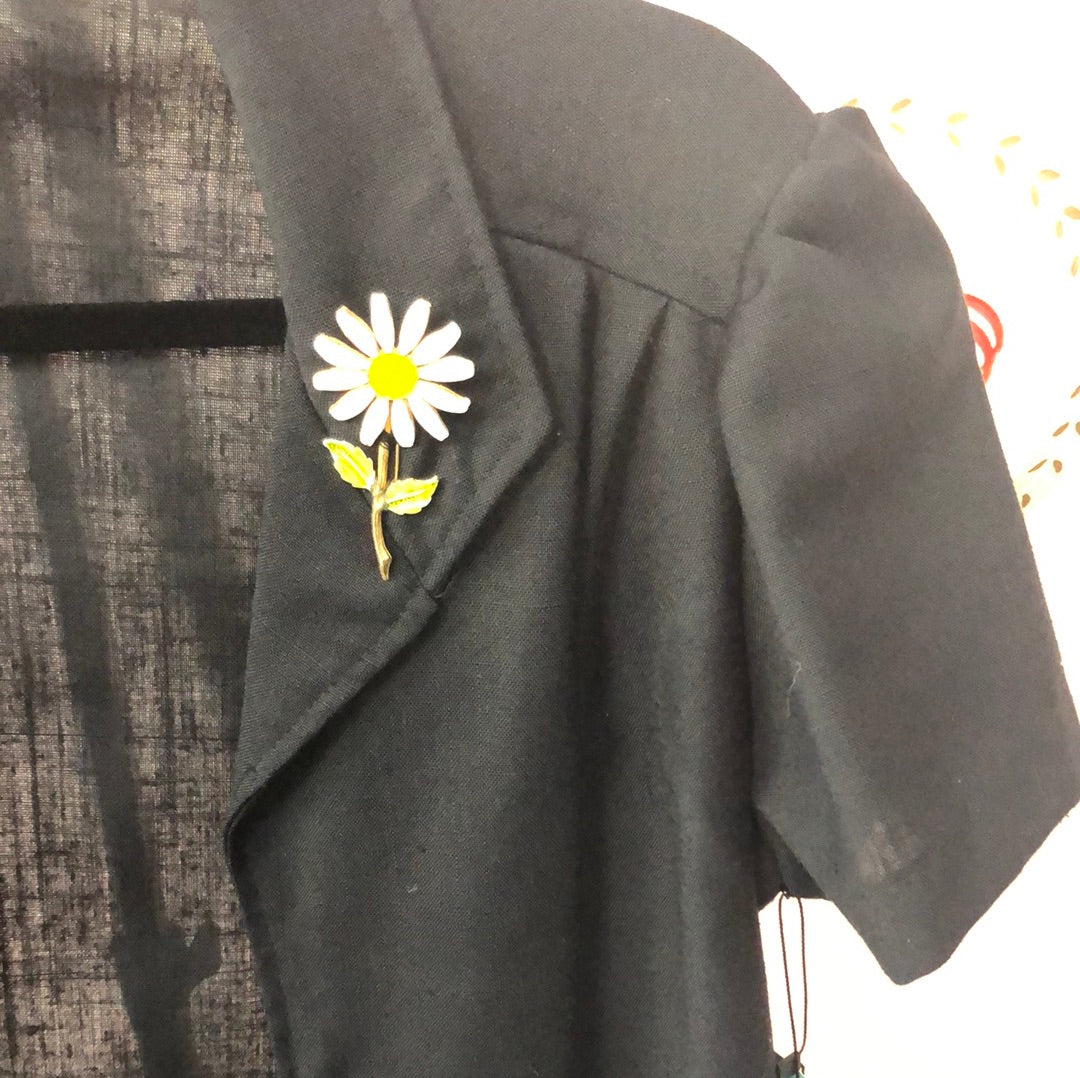 Black Short Sleeve Lightweight Jacket with Enamel Daisy Pin