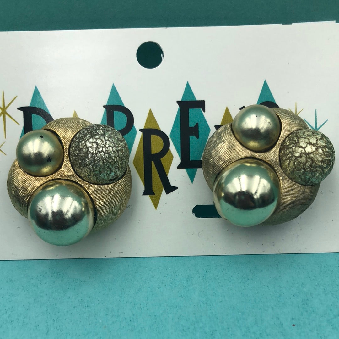 Gold clip on earring set