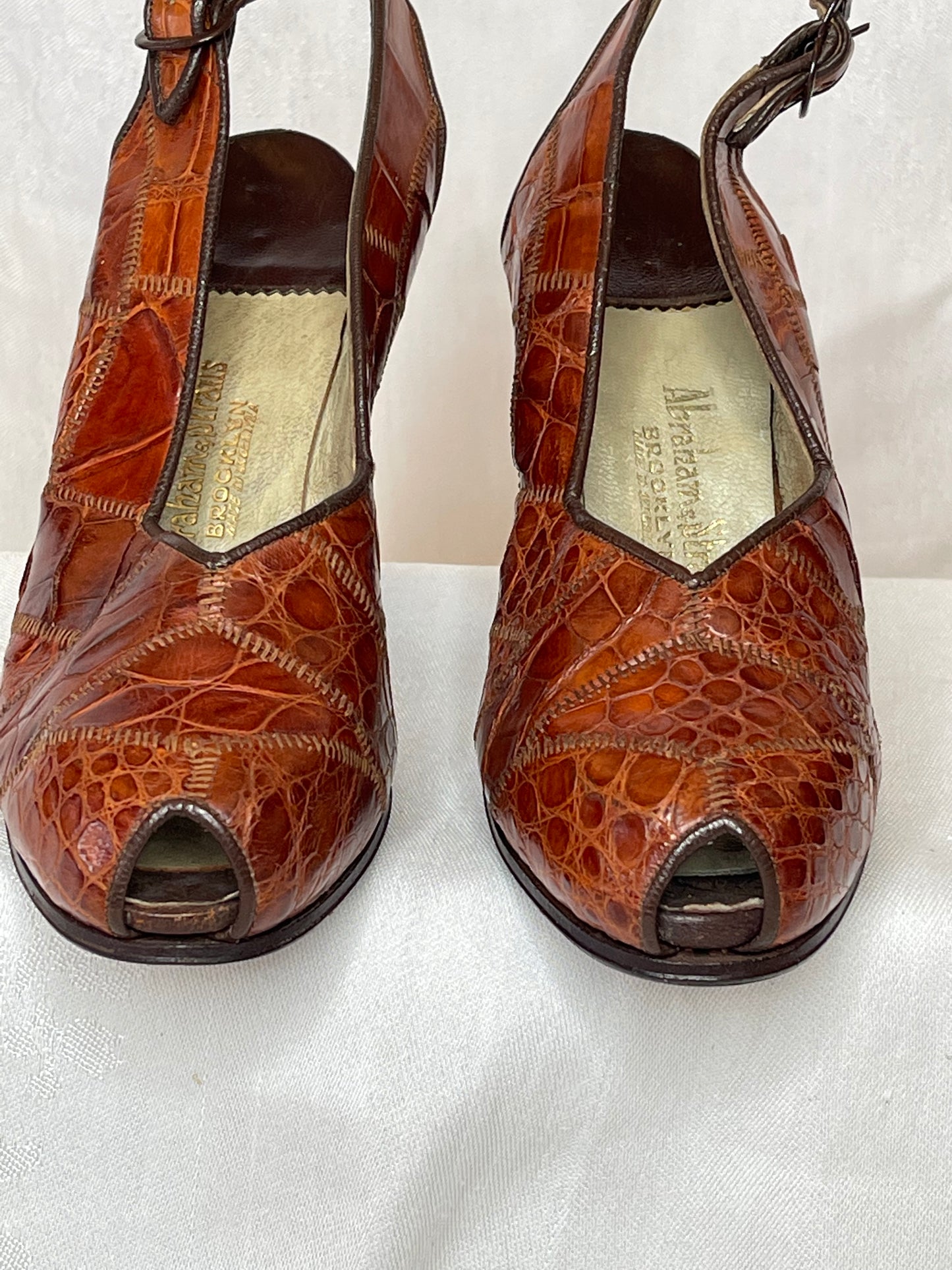 40s two tone alligator sling back pumps