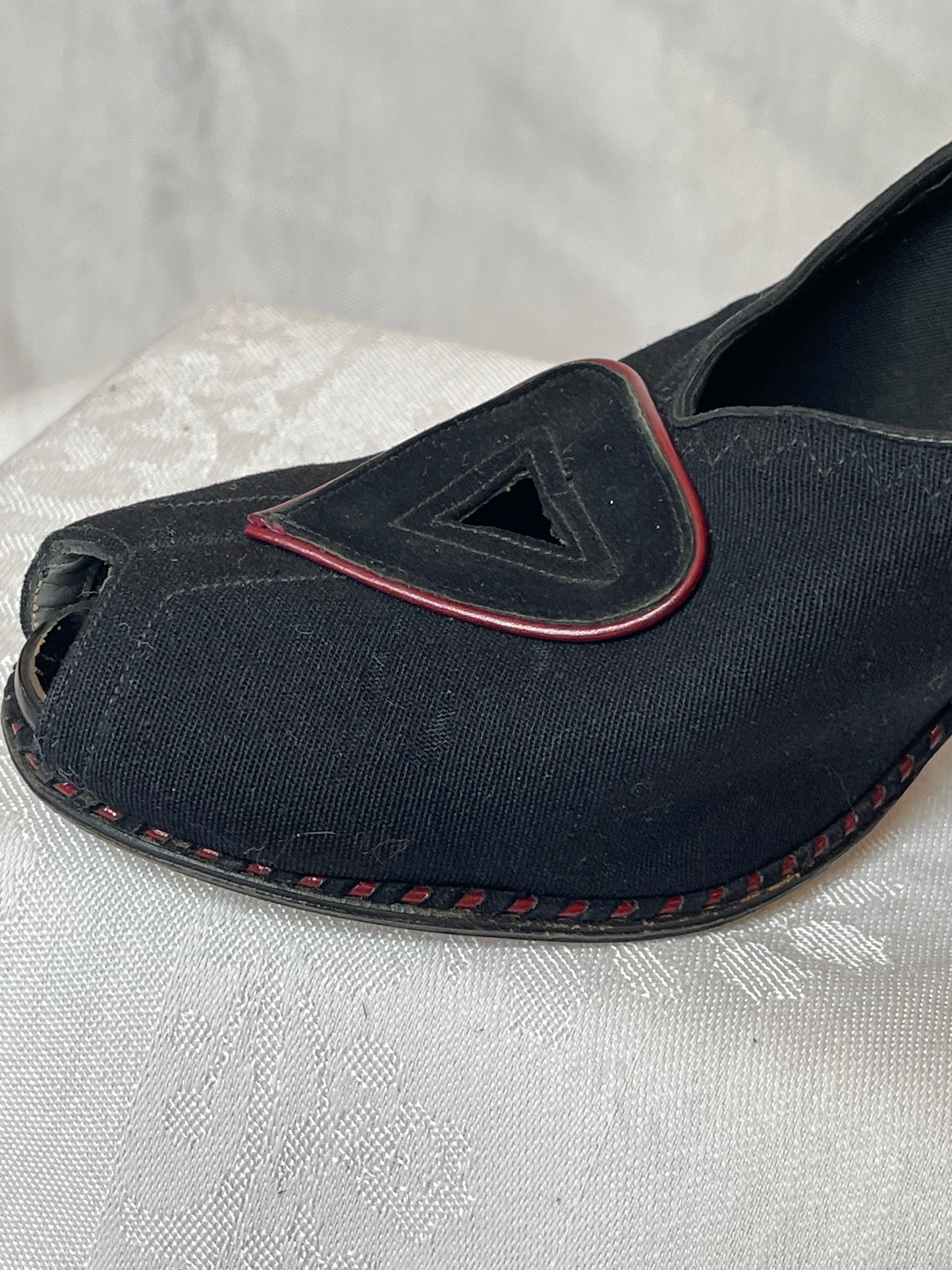 40s chunky heel black & red pumps