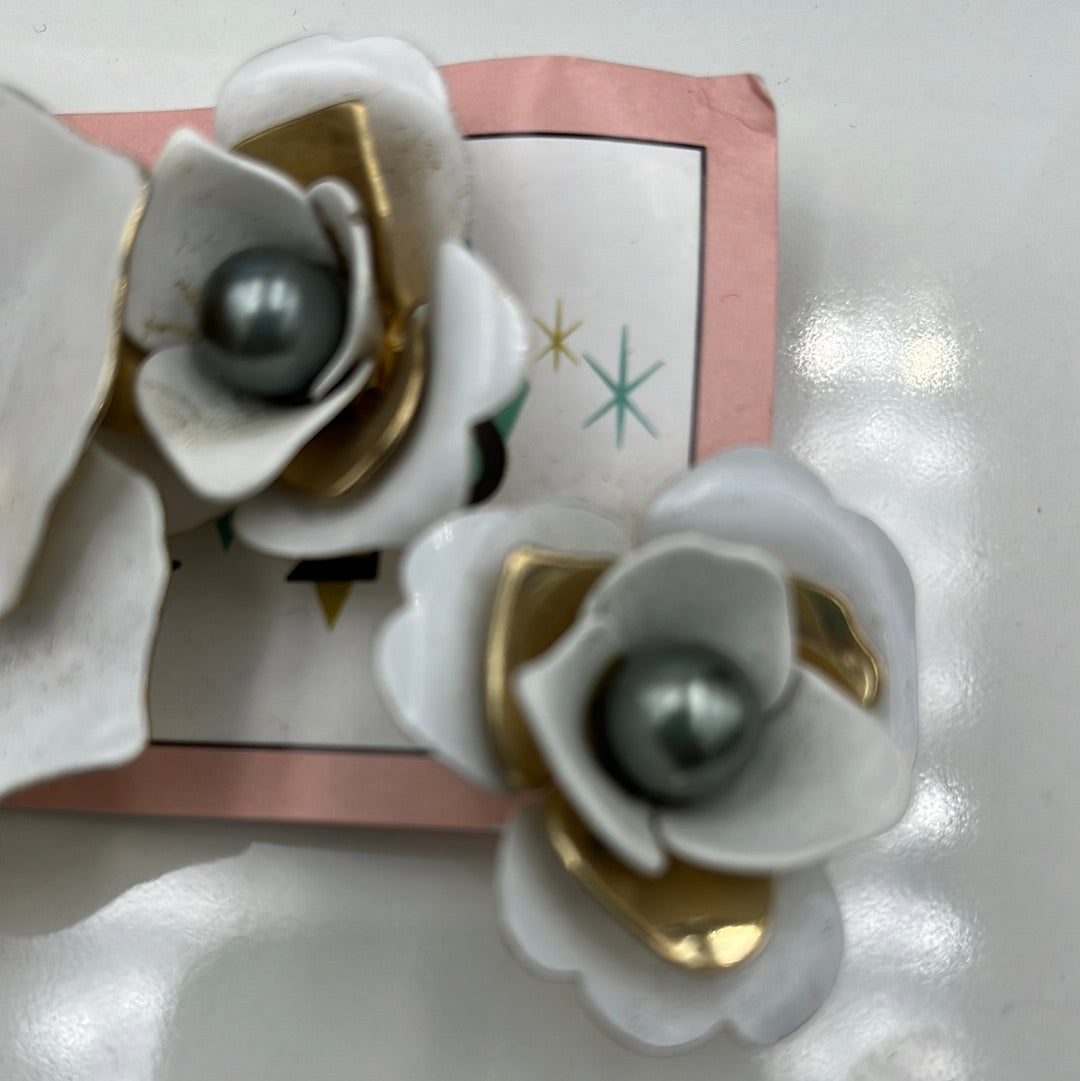 Sarah Coventry brooch & earring set