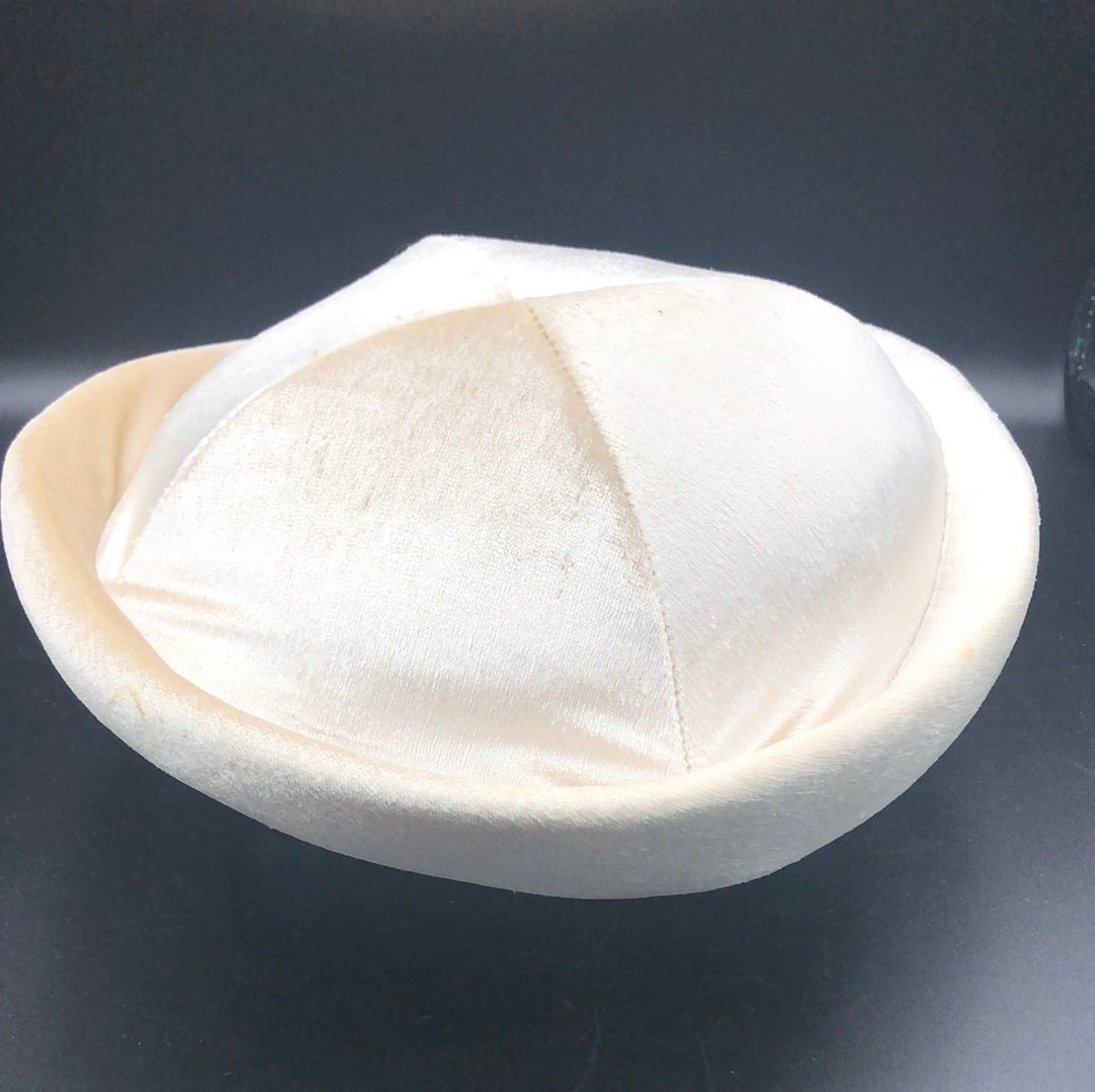 Ivory velvet hat with hair combs