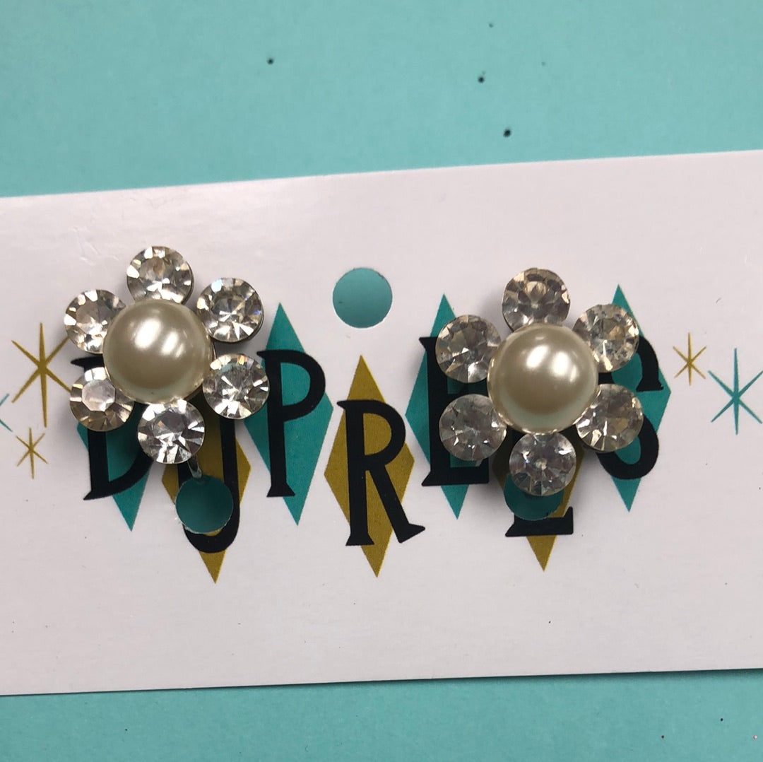 Daisy clip on with Pearl center and crystal flower petals