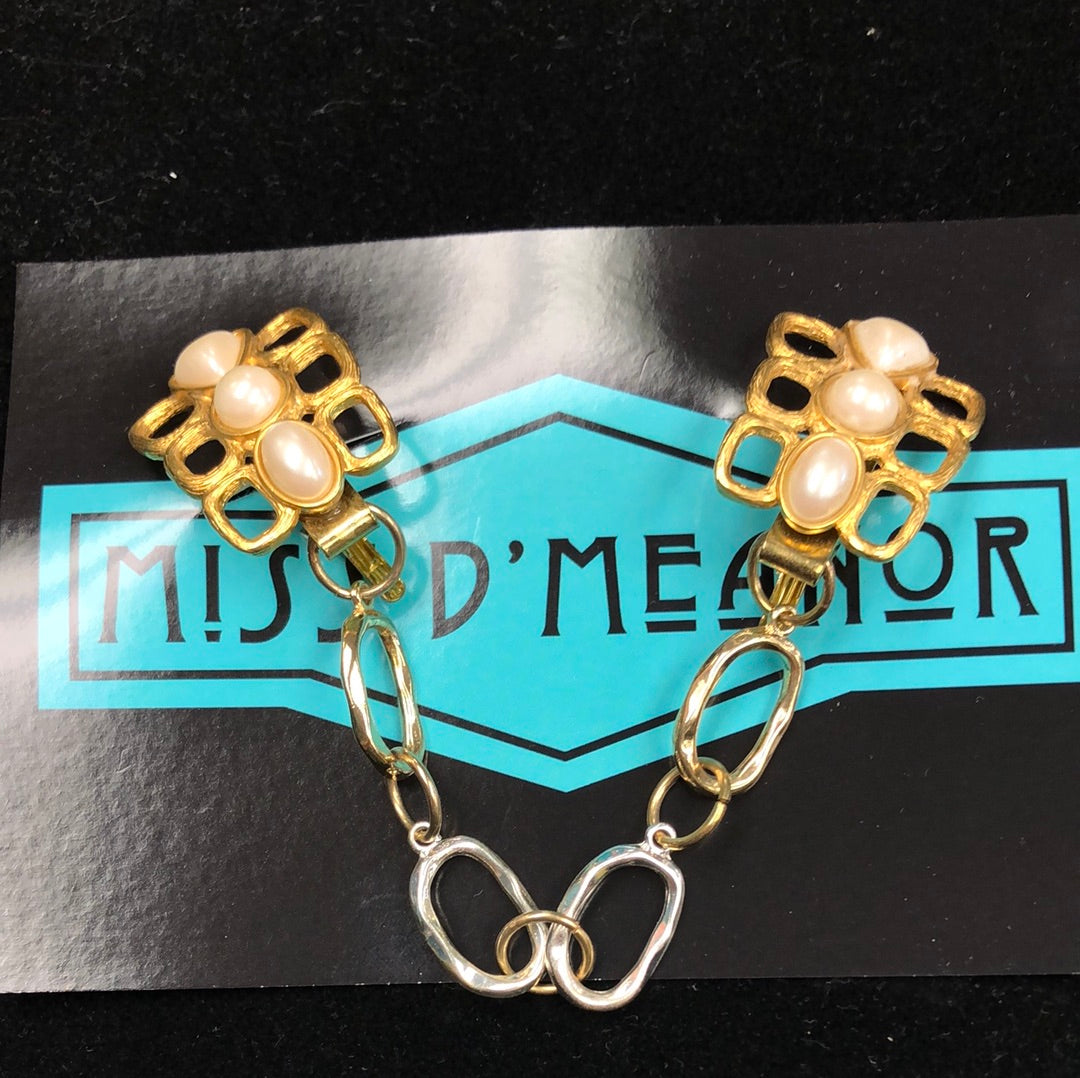 Sweater Clip - Gold and Pearl