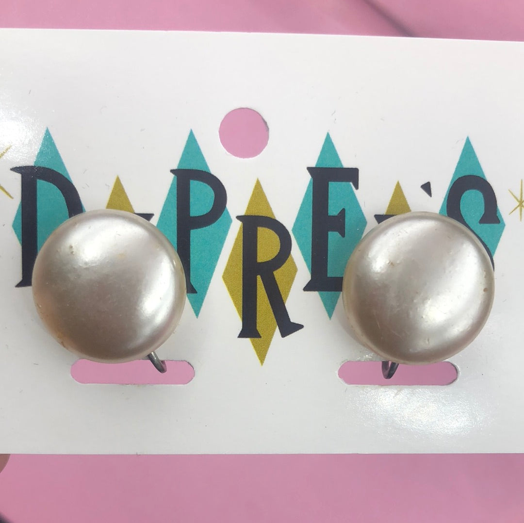 Faux Pearl Round Clip on earring