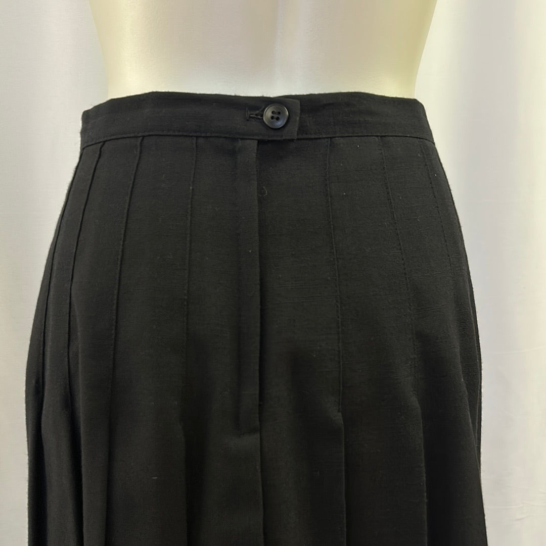 Black 80's pleated school uniform skirt