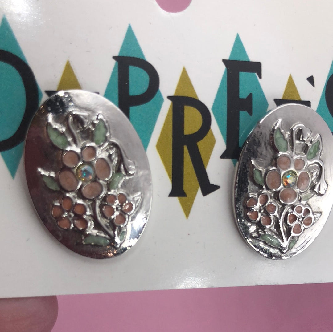 Silver oval with floral design - Pierced