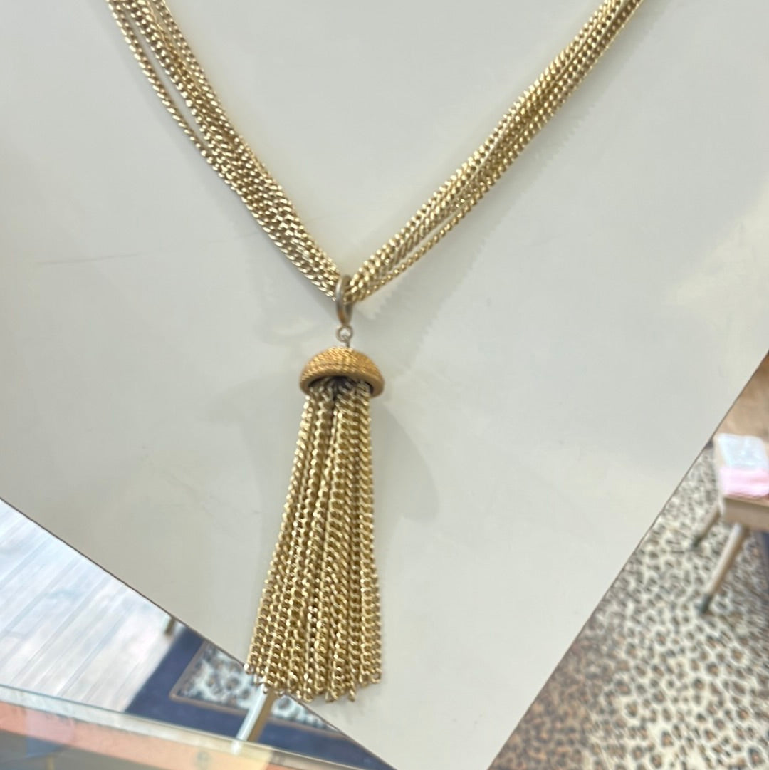 Multi chain necklace with pendant