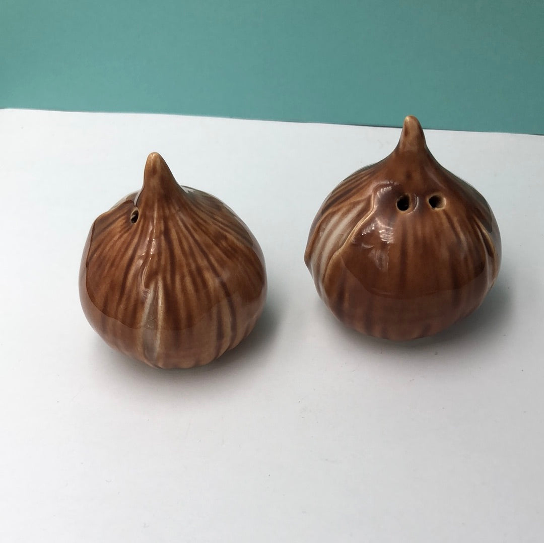 Onion Bulb salt and pepper shaker set