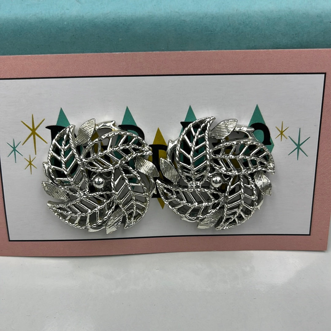 Silver leaf round clip on