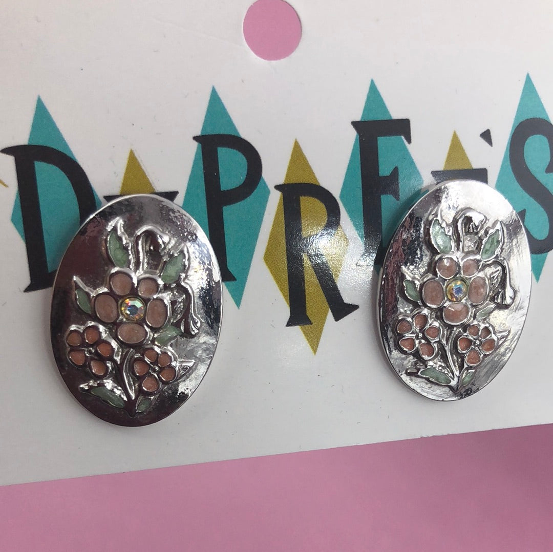 Silver oval with floral design - Pierced