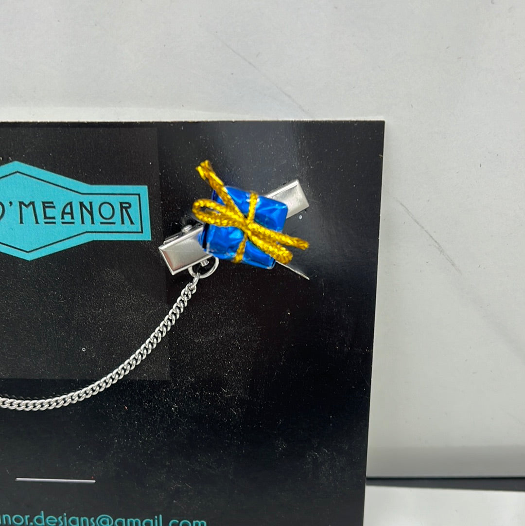 Blue present sweater clip