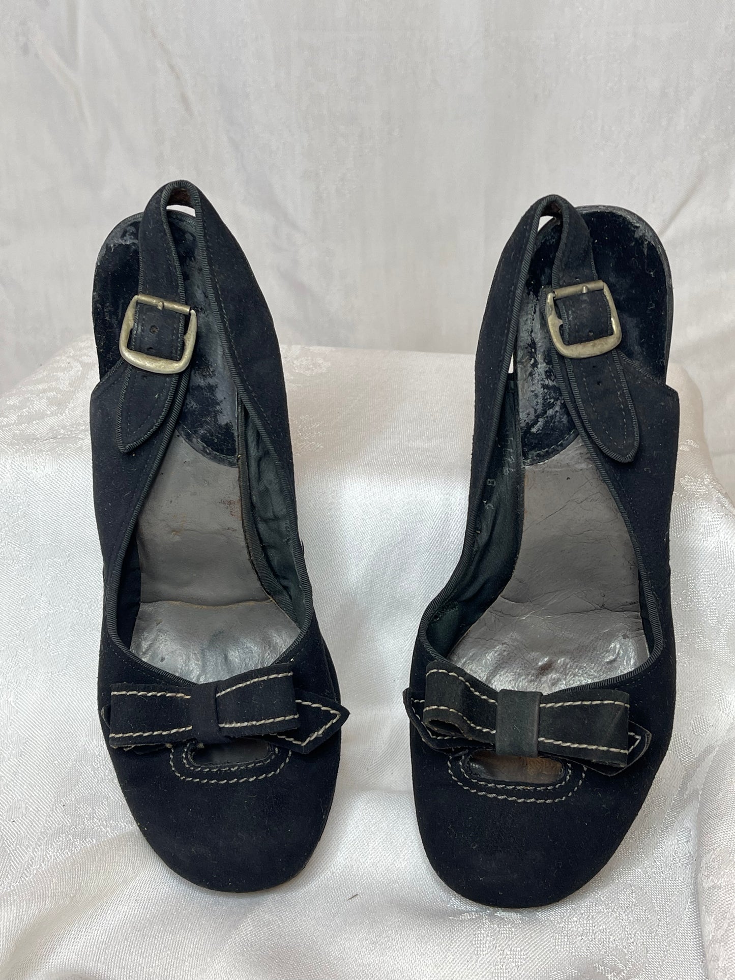 40s black suede sling back pumps