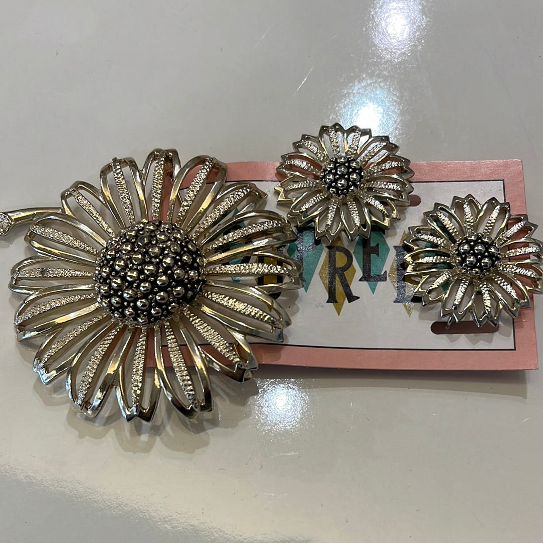 Sarah Coventry brooch & earring set