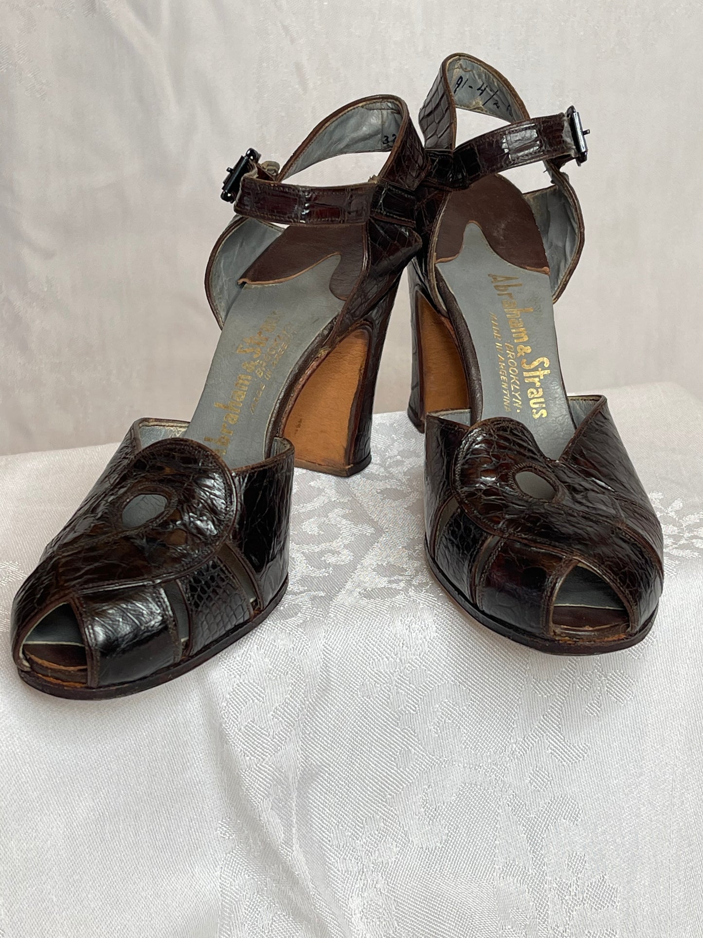 40s brown alligator pumps