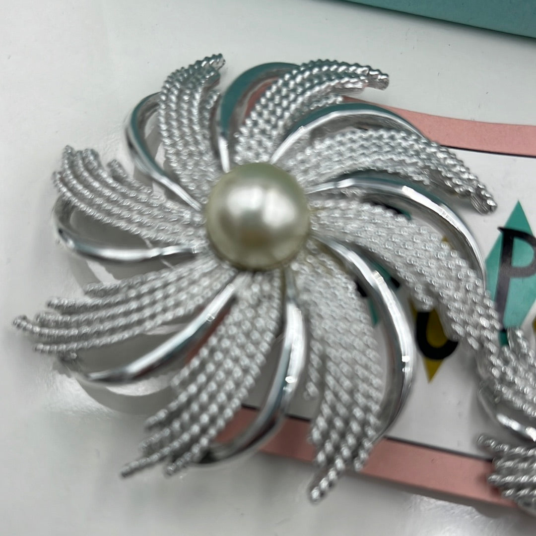 Sarah Coventry brooch & earring set