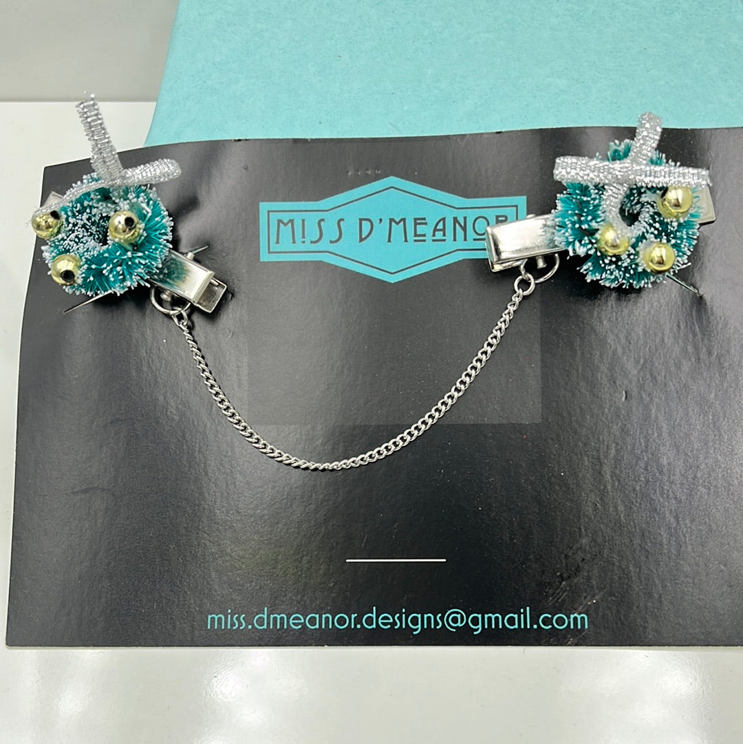Mini Wreath Sweater Clip