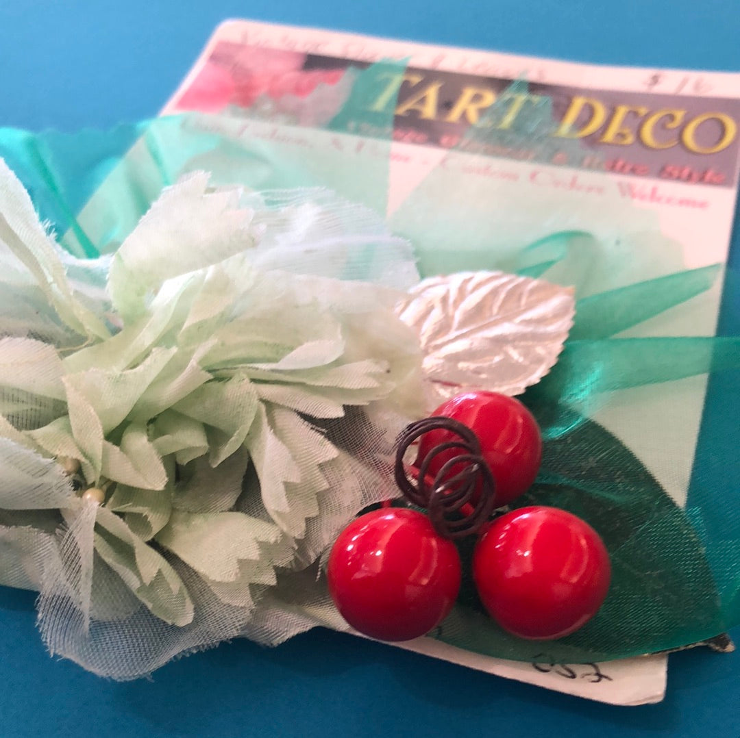 Tart Deco Green flower and hair cherries