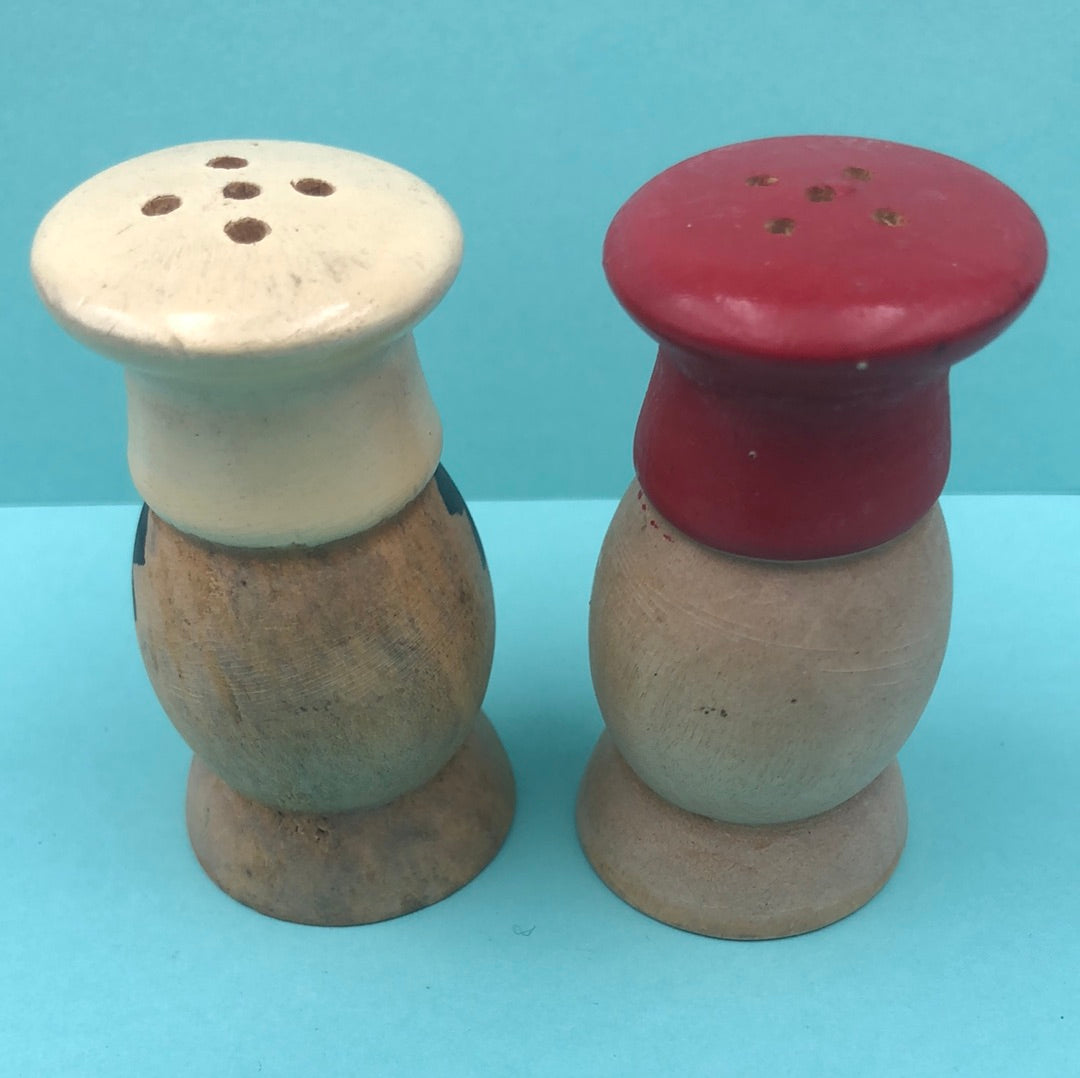 Wooden Mrs and Mr Chef Hat Salt and Pepper Shakers