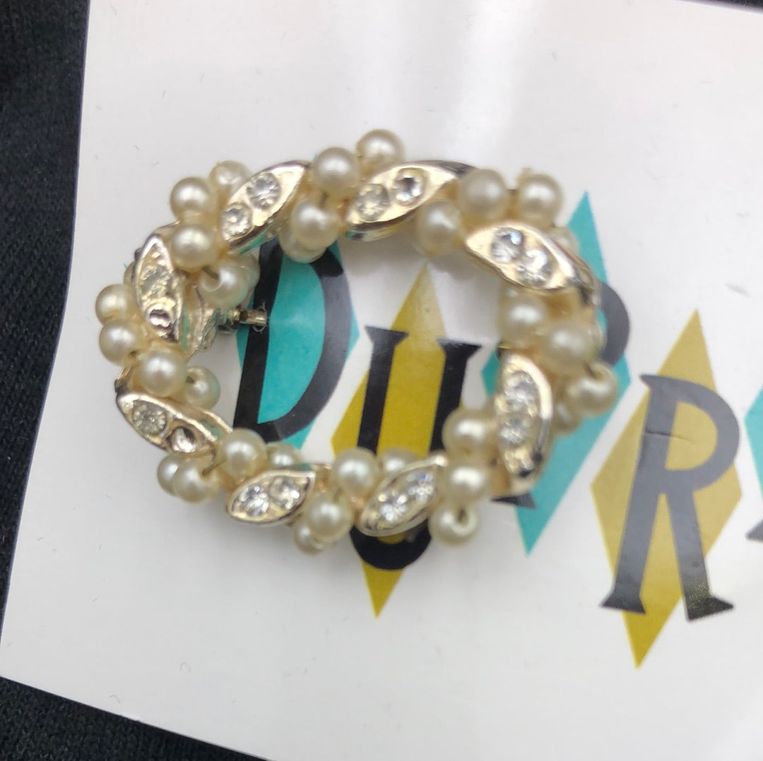 2 pin set - Pearl and Gold Wreath Brooch Set