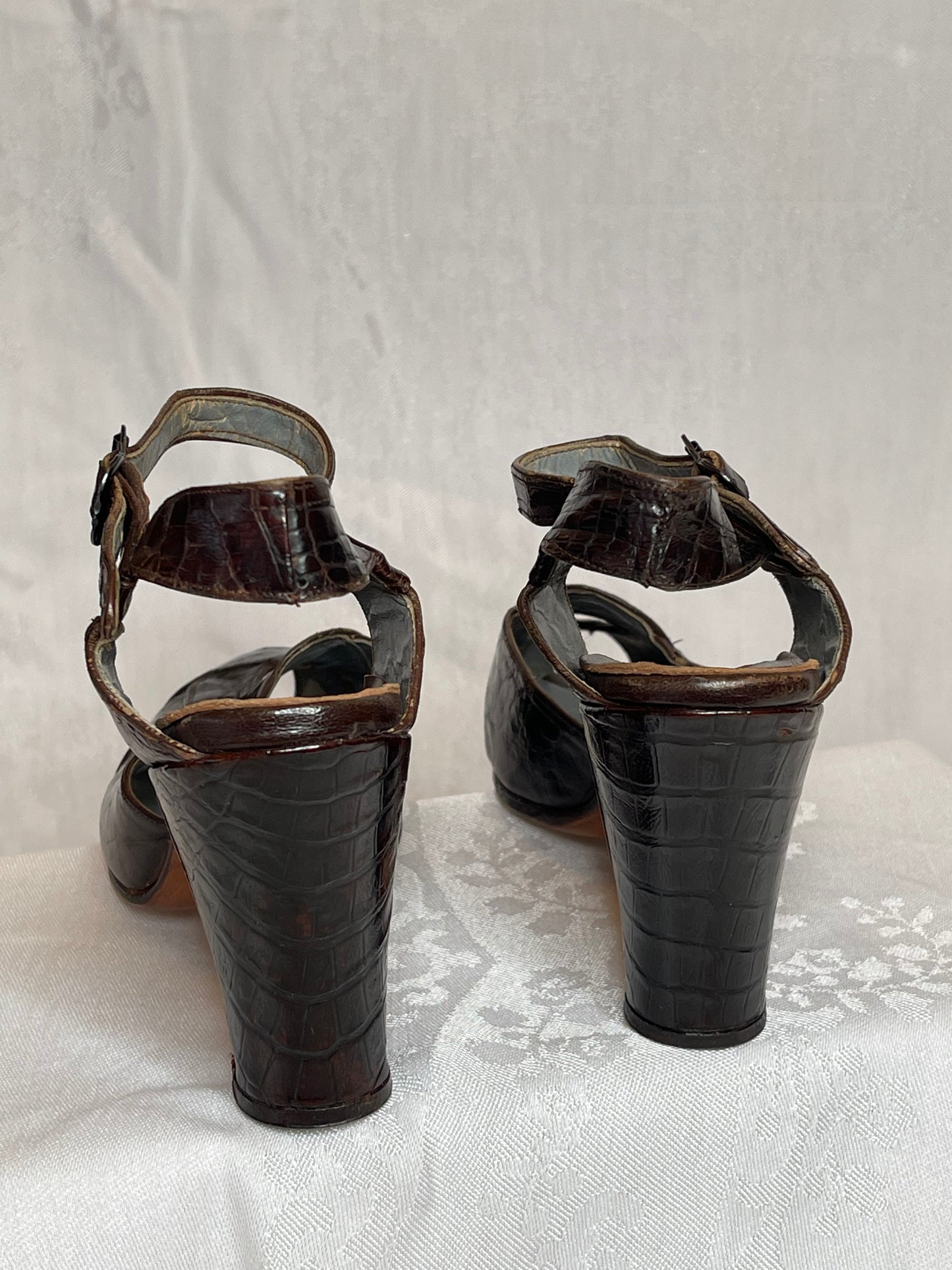 40s brown alligator pumps