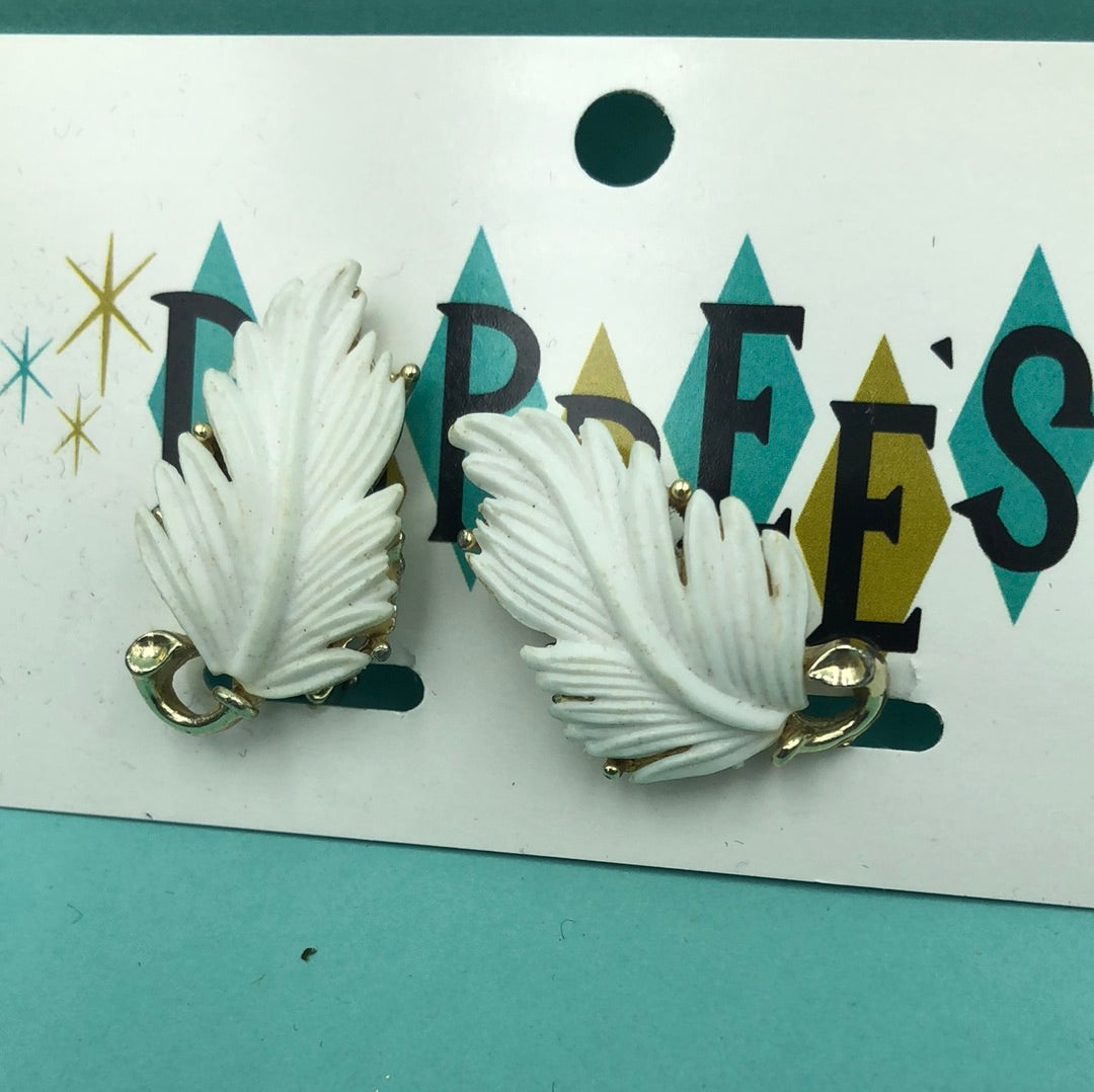 Lisner White feather clip on earring