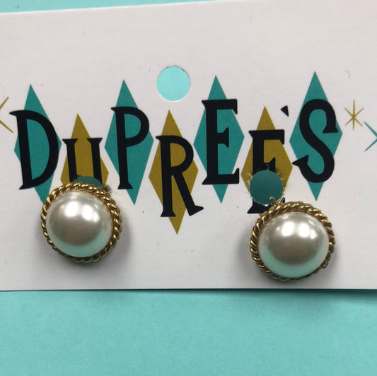 Round white pearl with gold rope edge clip on earring