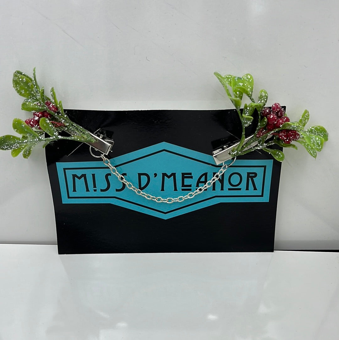 Mistletoe Sweater Clip