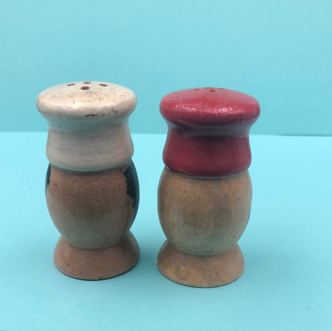 Wooden Mrs and Mr Chef Halt Salt and Pepper Shakers
