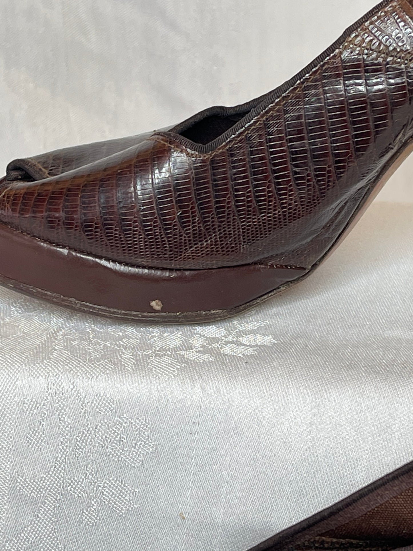 40s dark brown alligator sling backs