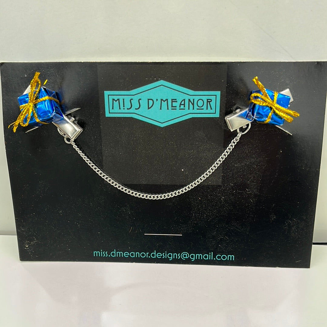 Blue present sweater clip