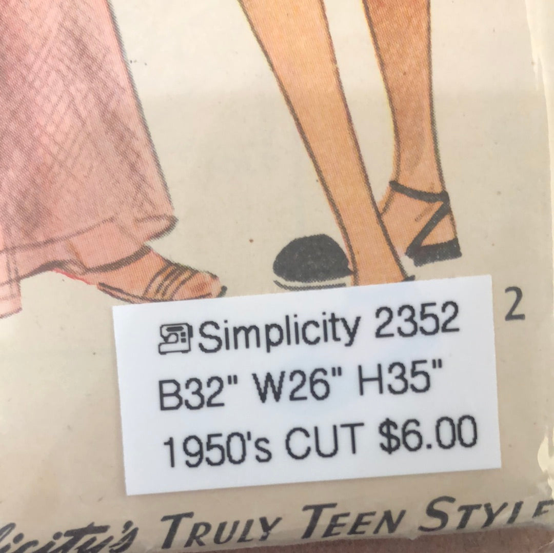 Simplicity 2352