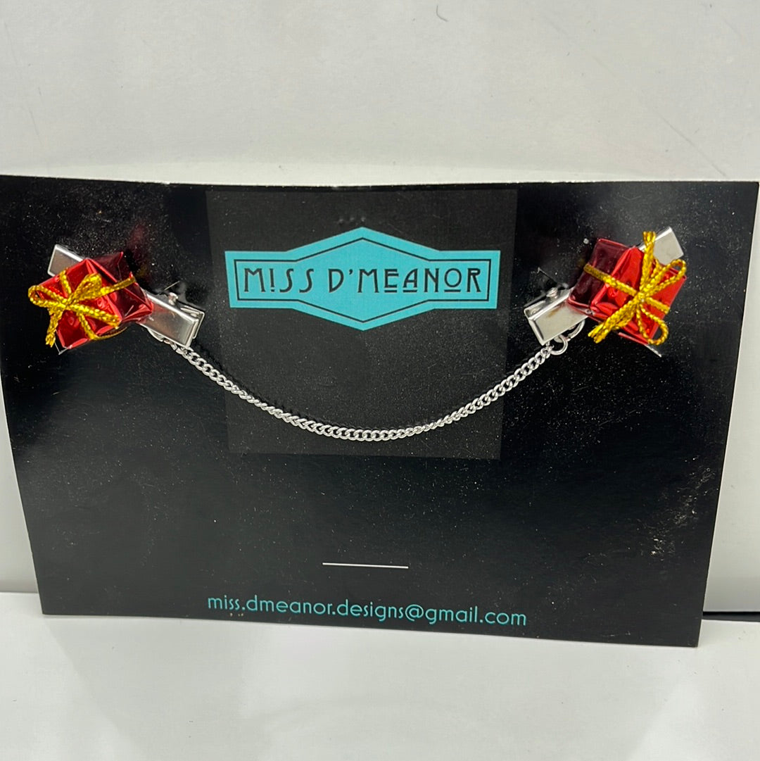 Red present sweater clip
